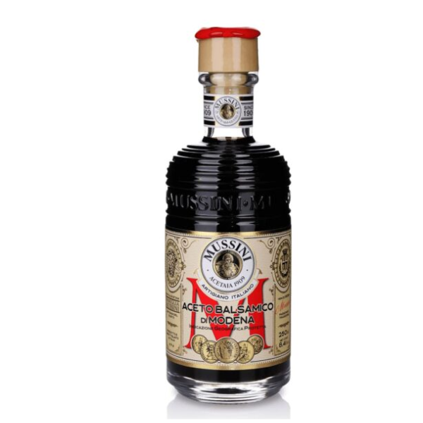 Balsamico Essig, Aceto Balsamico, Dunkle Flüssigkeit, Glasflasche, Etikettated