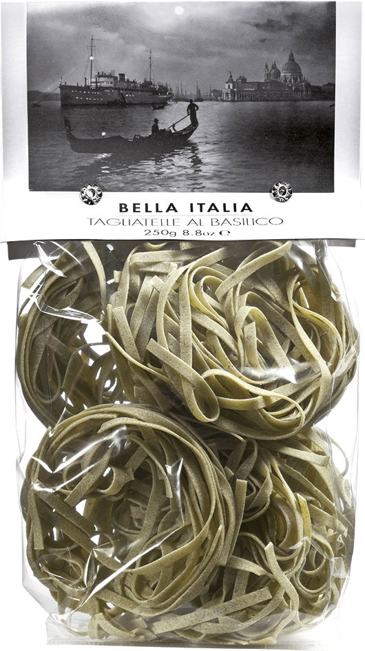 pasta, tagliatelle, fettuccine, grünliche pasta, verpackte pasta